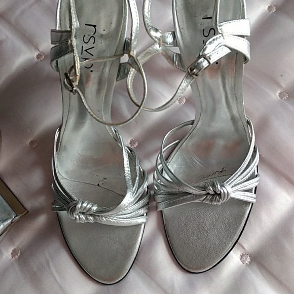 RSVP silver heels plus matching clutch - Picture 3 of 6